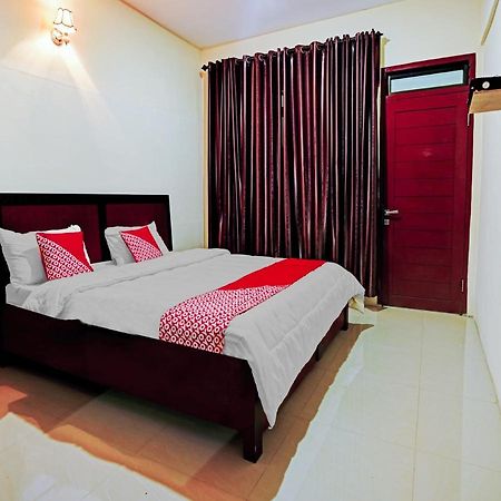 Oyo 90331 Hotel Toba Shanda Parapat Kültér fotó