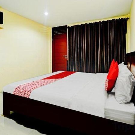 Oyo 90331 Hotel Toba Shanda Parapat Kültér fotó