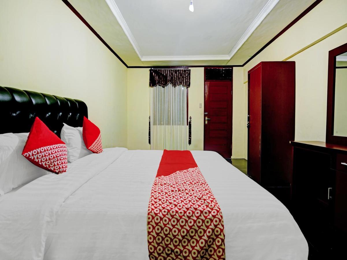Oyo 90331 Hotel Toba Shanda Parapat Kültér fotó