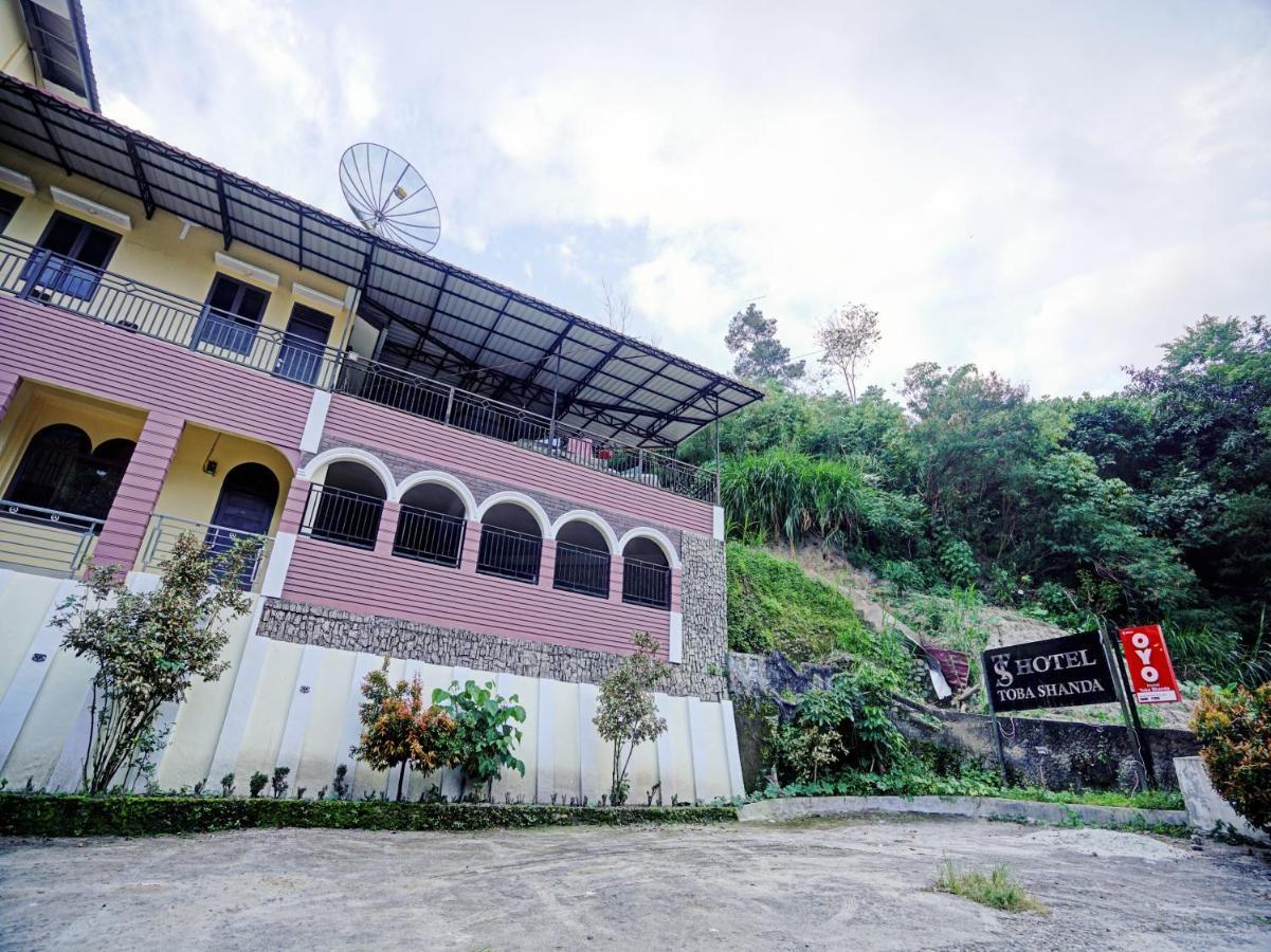 Oyo 90331 Hotel Toba Shanda Parapat Kültér fotó
