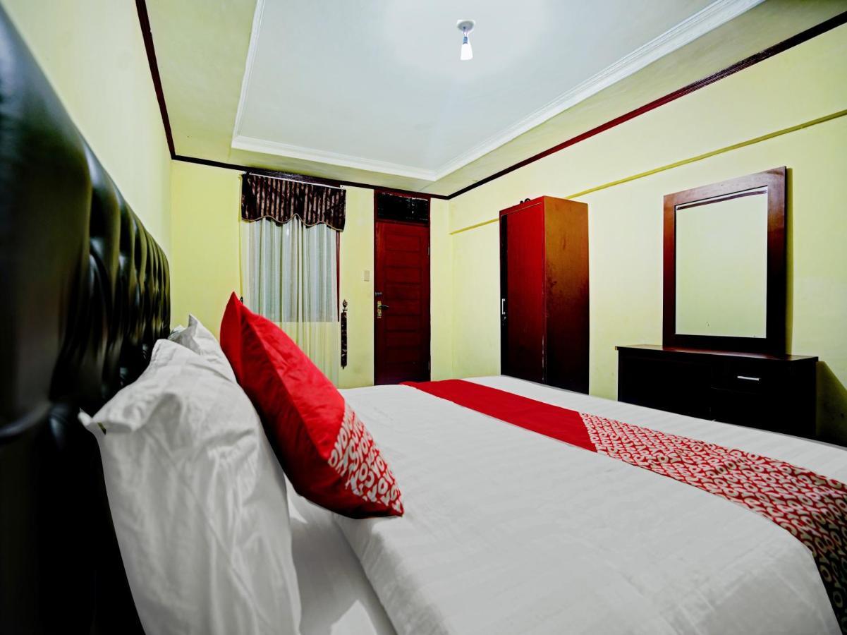 Oyo 90331 Hotel Toba Shanda Parapat Kültér fotó