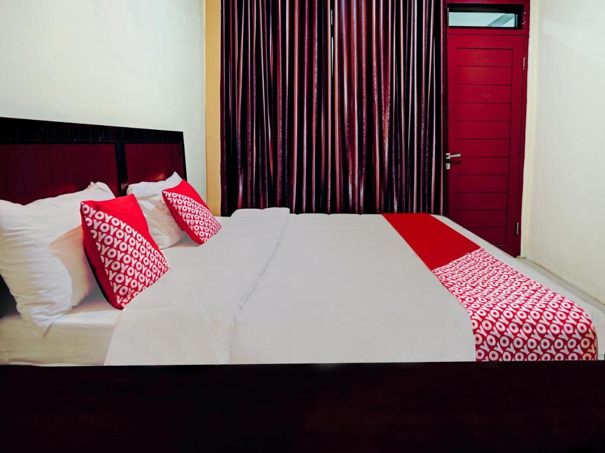 Oyo 90331 Hotel Toba Shanda Parapat Kültér fotó