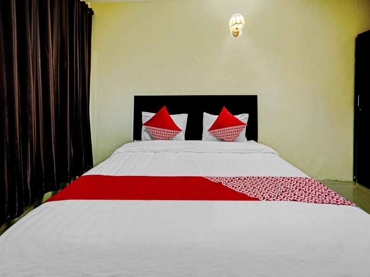 Oyo 90331 Hotel Toba Shanda Parapat Kültér fotó