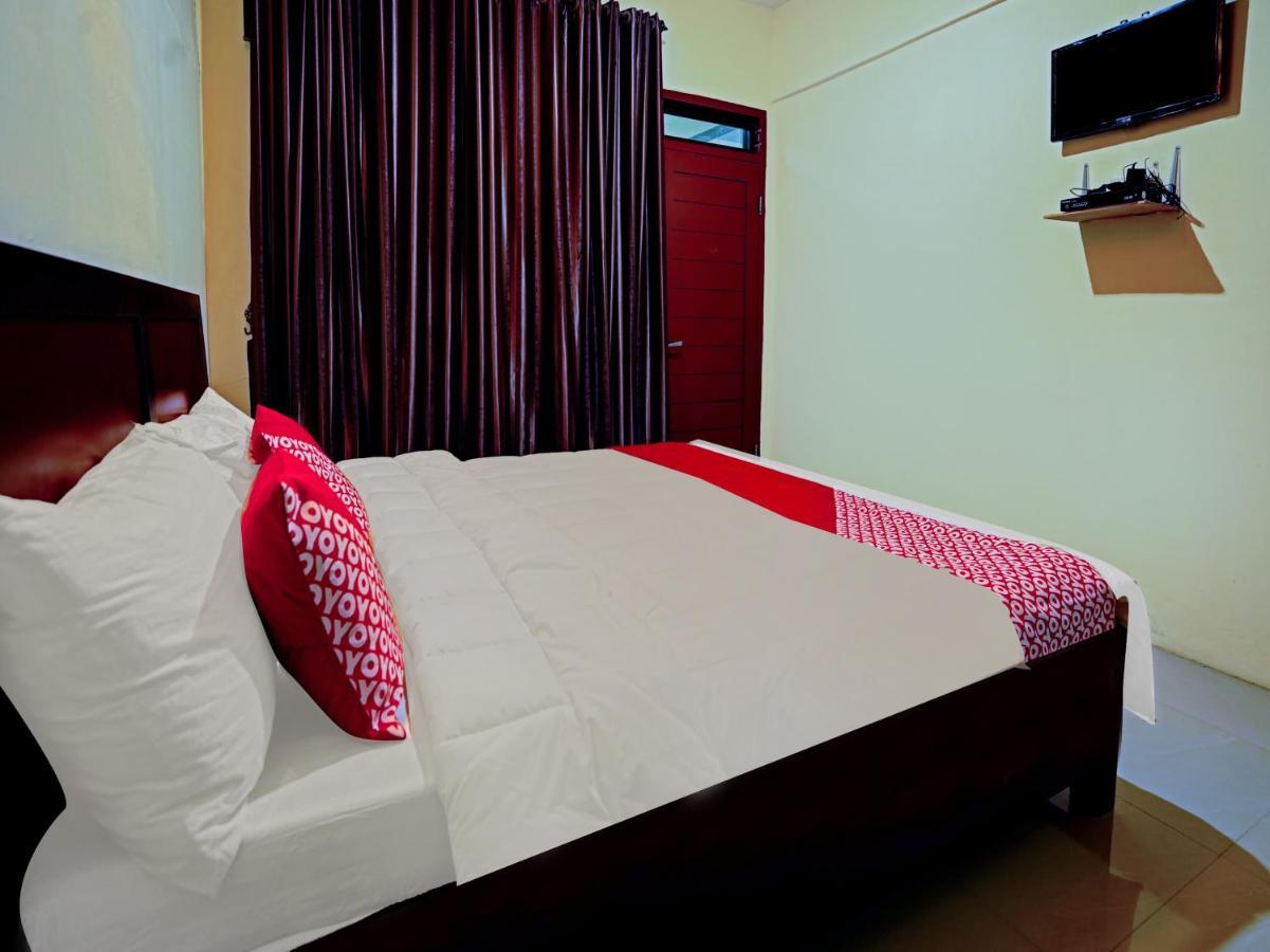 Oyo 90331 Hotel Toba Shanda Parapat Kültér fotó