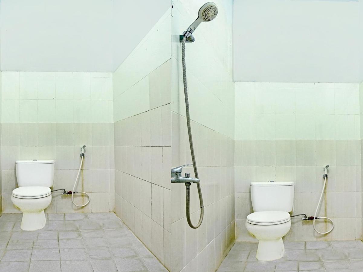 Oyo 90331 Hotel Toba Shanda Parapat Kültér fotó