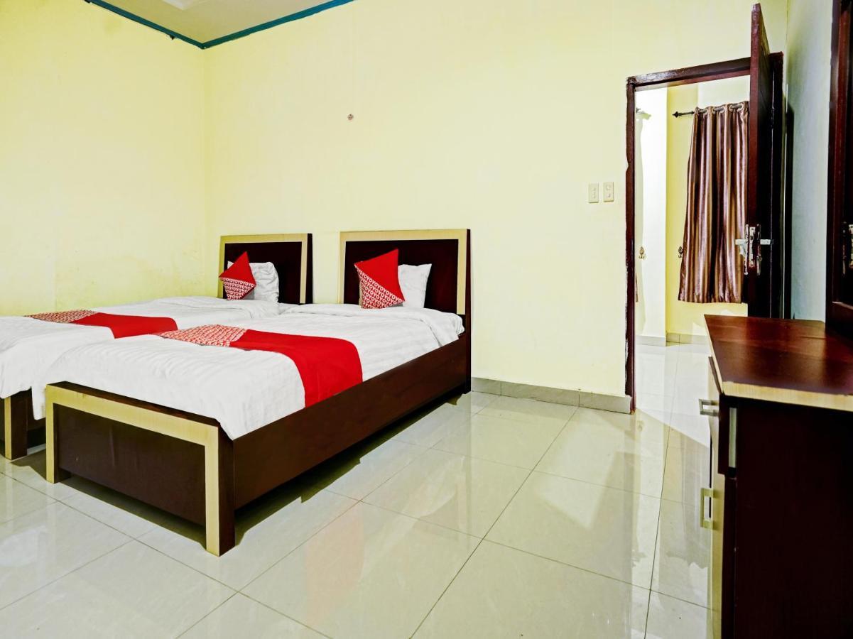 Oyo 90331 Hotel Toba Shanda Parapat Kültér fotó