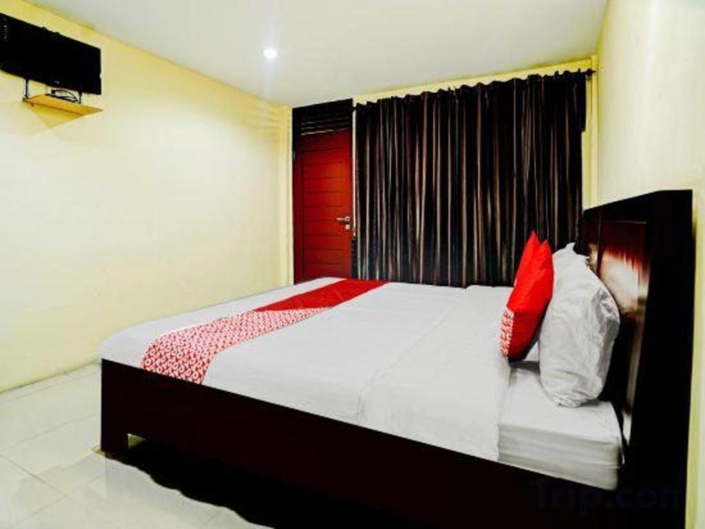 Oyo 90331 Hotel Toba Shanda Parapat Kültér fotó