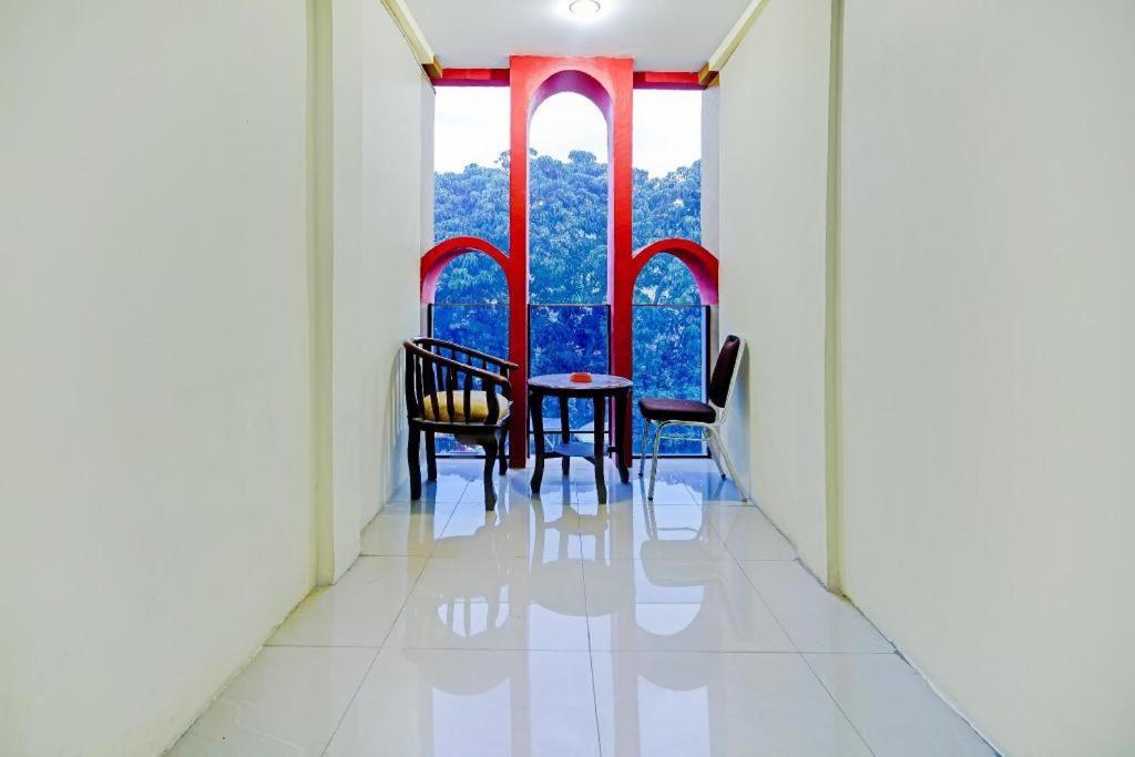 Oyo 90331 Hotel Toba Shanda Parapat Kültér fotó