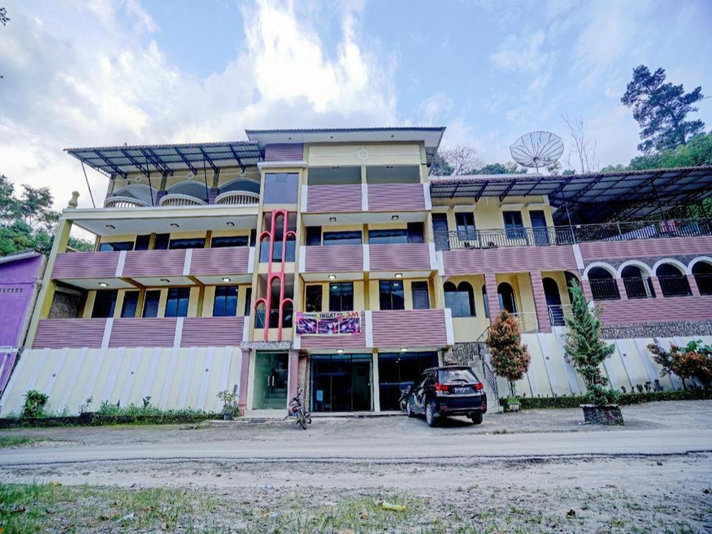 Oyo 90331 Hotel Toba Shanda Parapat Kültér fotó